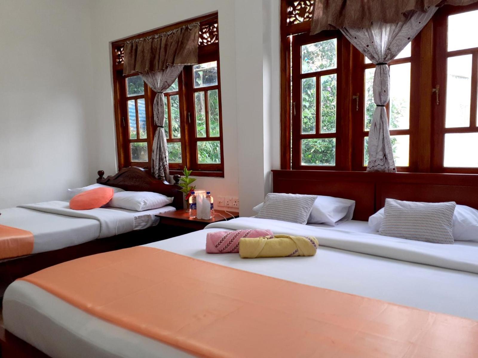 Subash Hotel Nallathanniya Exterior photo