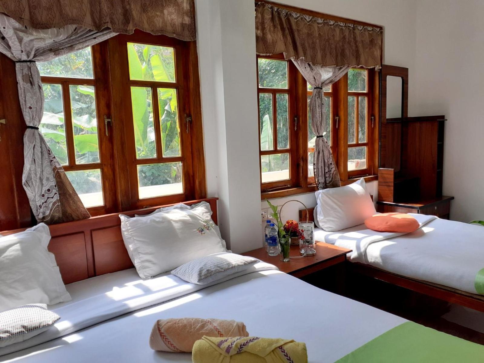 Subash Hotel Nallathanniya Exterior photo