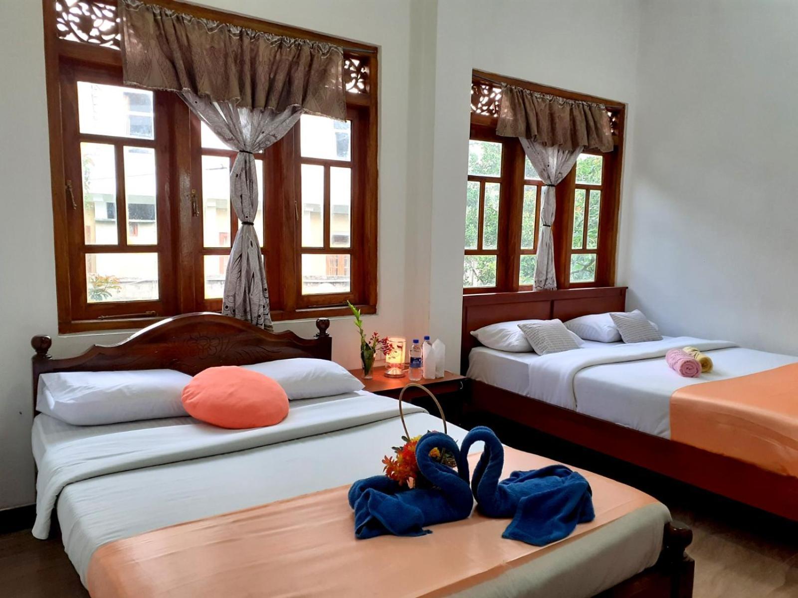 Subash Hotel Nallathanniya Exterior photo