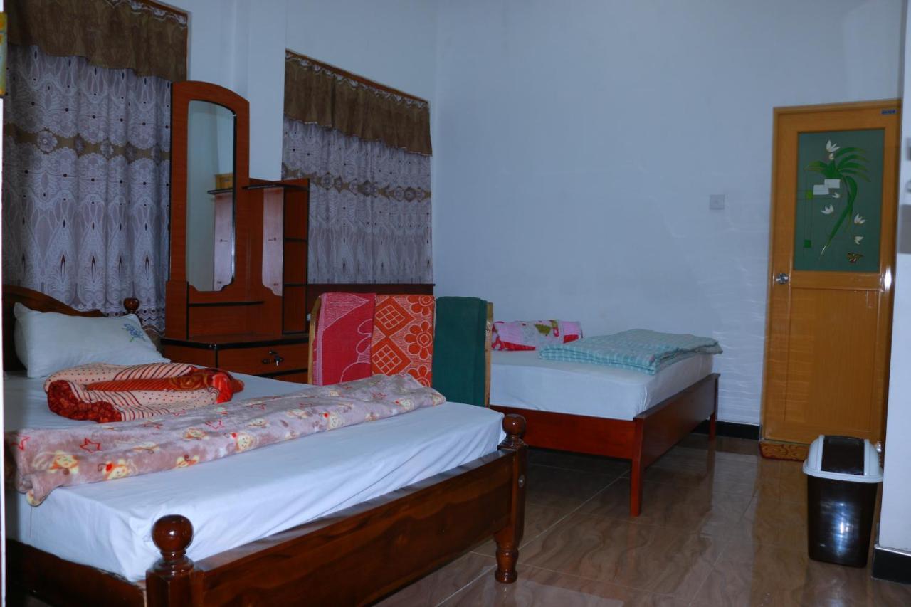 Subash Hotel Nallathanniya Exterior photo